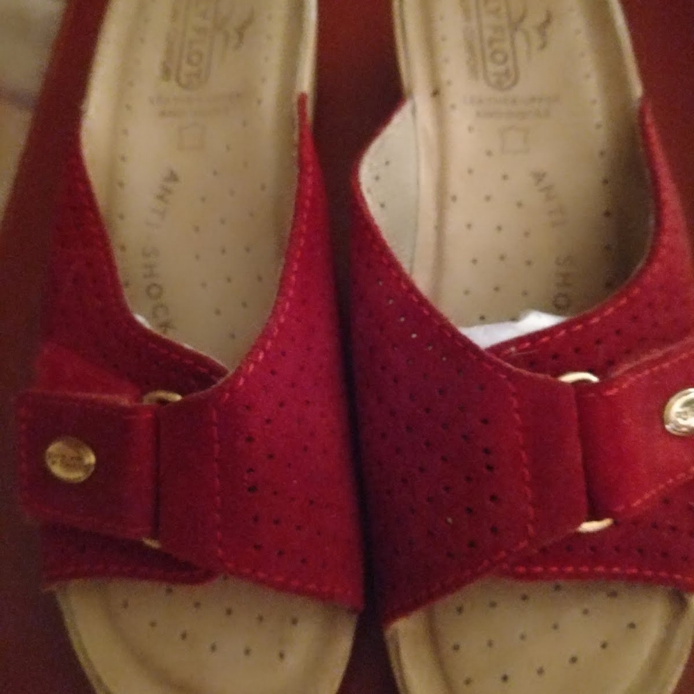 Fly Flot Sandals